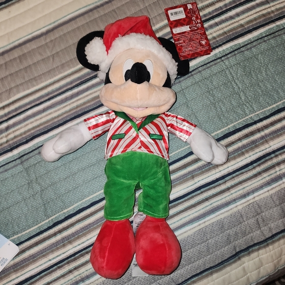 Disney Holiday Mickey 2023 and Minnie 2024 Plush Stuffed Animals NWT - Picture 4 of 11